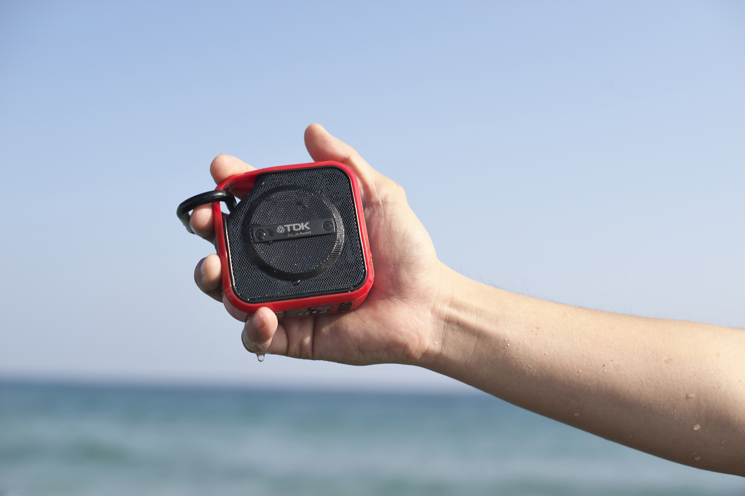 TDK Trek Mikro Bluetooth Lautsprecher, Rot, Wasserfest