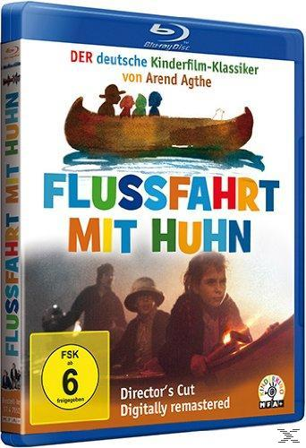 Blu-ray-Cover für den Film 'Flussfahrt mit Huhn'. Kanu auf einem See mit Schauspielern.