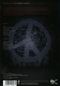 Rückseite einer Marillion DVD-Hülle. Text und ein Friedenssymbol. Dunkler Hintergrund mit weißem Text.