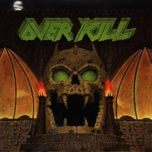 Album borító: Koponya, zöld szemek, lángok és 'OVERKILL' zöld színnel, 'THE YEARS OF DECAY'.