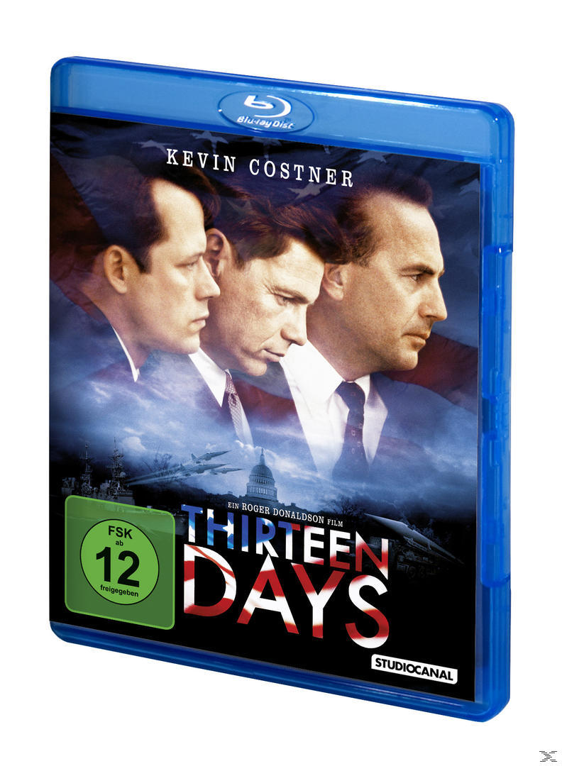 Blu-ray-Cover von 'Thirteen Days'. Drei Männer auf dem Cover, mit dem US Capitol und Schiffen.