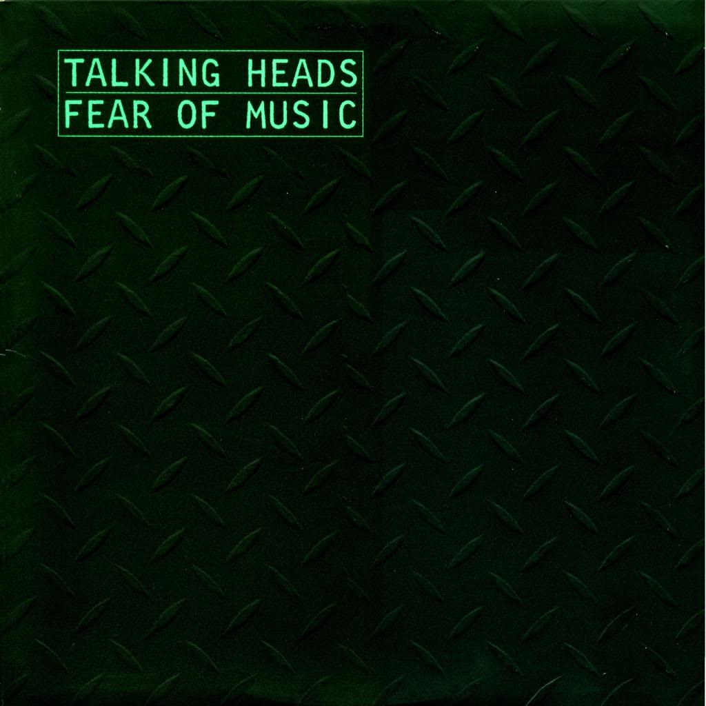A Talking Heads 'Fear of Music' című albumának borítója. Zöld szöveg sötétzöld gyémántlemez mintán.