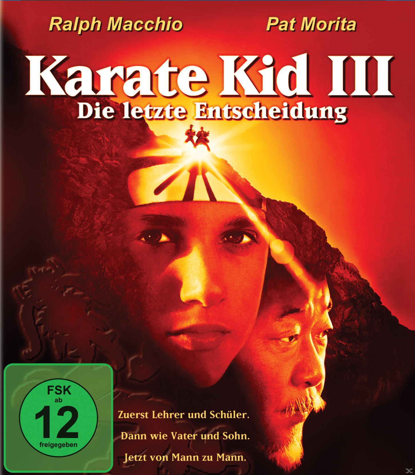 Filmposter 'Karate Kid III'. Zwei Gesichter eines Jungen und eines alten Mannes. Roter Hintergrund.