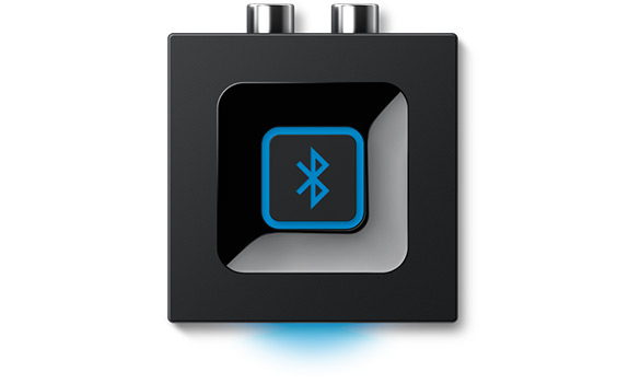 Schwarzer Bluetooth-Audio-Empfänger mit blauem Bluetooth-Symbol. Zwei silberne Anschlüsse oben.