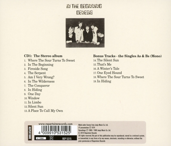 CD mit einer Liste von Songs und einem Schwarzweißfoto einer Gruppe von Leuten. Der Titel wird erwähnt.