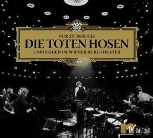 Bild einer Konzertbühne mit der Band Die Toten Hosen. Titel: Unplugged im Wiener Burgtheater.