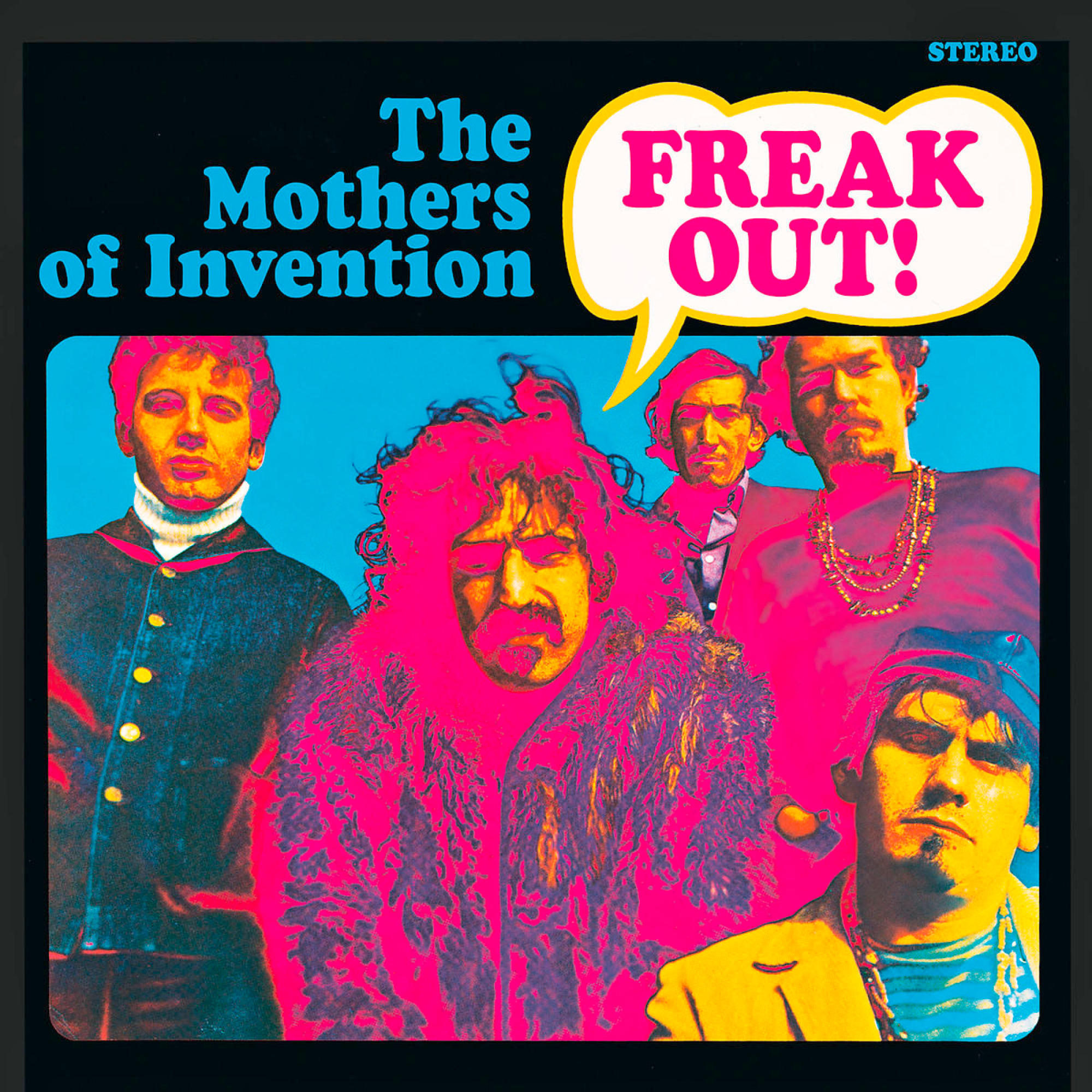 Freak Out! Albumcover von The Mothers of Invention. Bandmitglieder vor blauem Hintergrund.