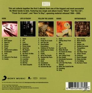 CD-Cover mit Text und Bildern. Es zeigt verschiedene Albumcover und Titellisten.