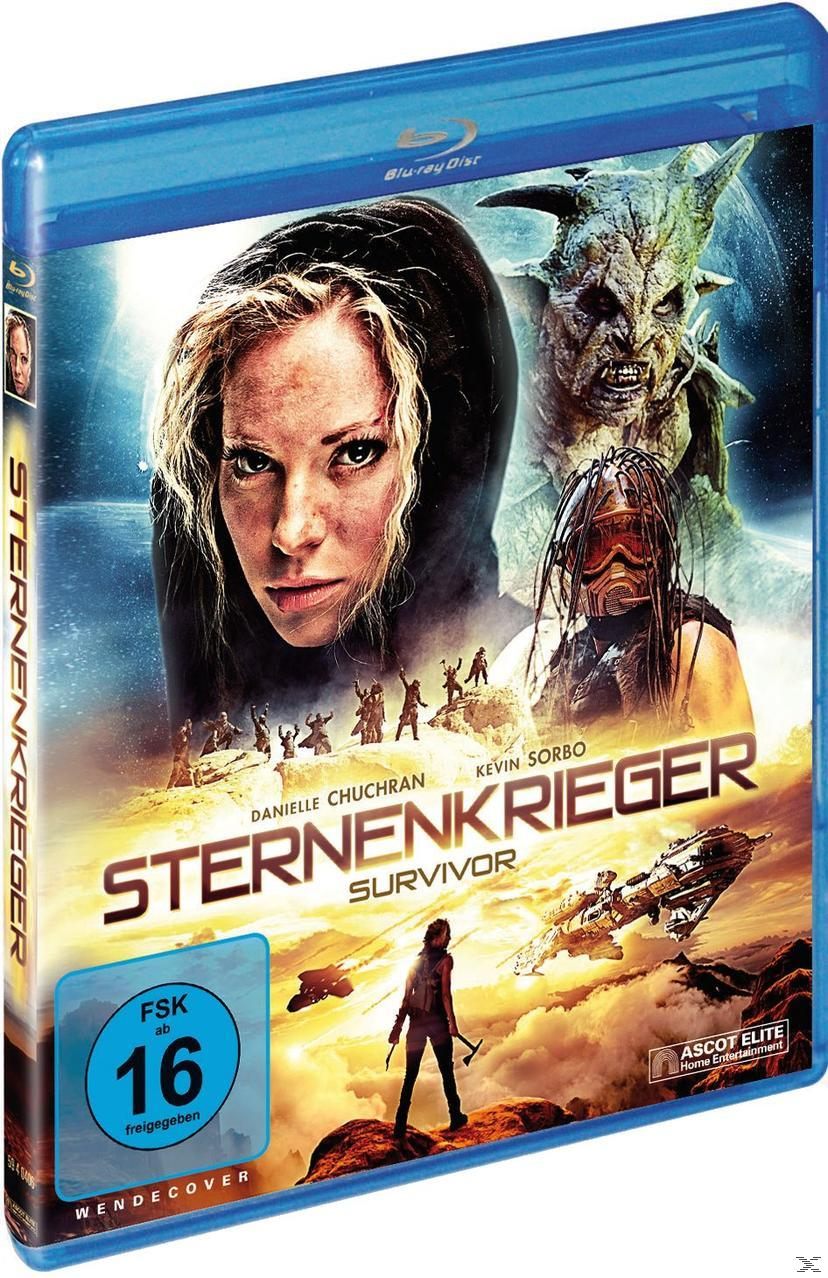 Blu-ray-Filmcaset. Eine Frau blickt nach oben, mit zwei außerirdischen Kreaturen im Hintergrund.