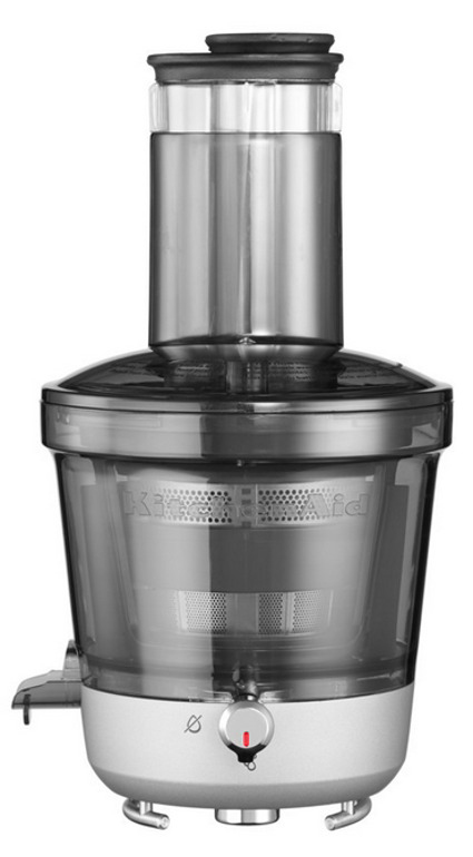 Ein silberner und weißer KitchenAid-Entsafter.