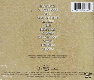 Albumcover mit Trackliste. Der Hintergrund ist beige. Der Name der Band ist sichtbar.