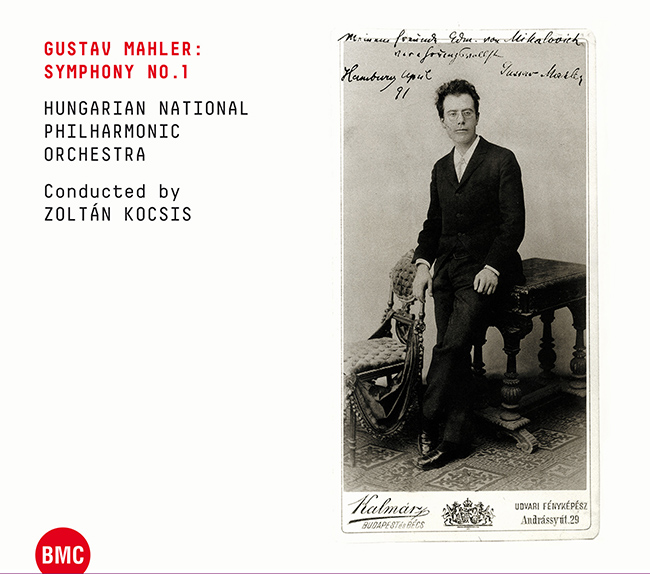 Album borító: Férfi öltönyben, szöveg 'GUSTAV MAHLER', 'SYMPHONY NO.1', 'HUNGARIAN NATIONAL...'.