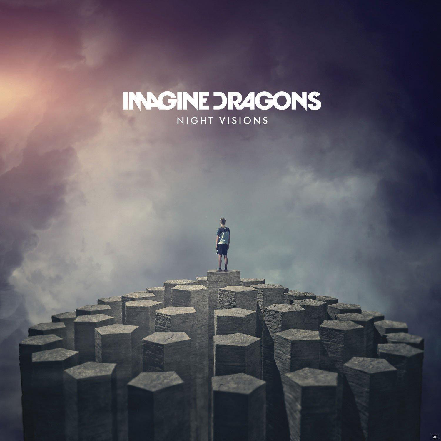 Albumcover. Imagine Dragons, Night Visions. Ein Junge steht auf einer sechseckigen Felsformation unter einem bewölkten Himmel.