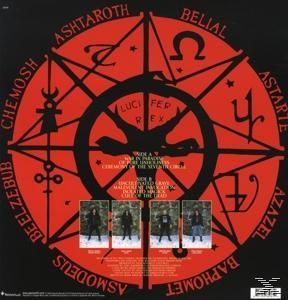 Ein rotes und schwarzes Albumcover mit okkulten Symbolen und Bandfotos.