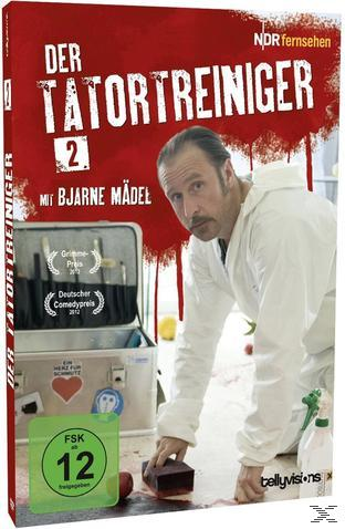 DVD-Cover mit einem Mann in weißem Anzug mit Schwamm und rotem Hintergrund.