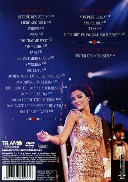 Rückseite einer DVD, Frau singt, mit Text, Mikrofonen und Konzertlichtern.