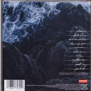 Albumcover mit einer dunklen, bergigen Landschaft. Text ist vorhanden und ein Barcode befindet sich unten.