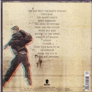 Albumcover mit einem Mann, der weggeht, Album-Trackliste und -Titel. Titel: The Day That The Earth Stalled.