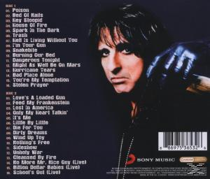 Rückseite eines Albums mit Alice Coopers Gesicht und Titelliste. Titel und Credits sind sichtbar.
