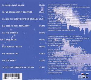 Albumcover mit Text listet Songtitel auf. Das Albumcover ist blau.