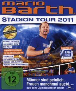 DVD-Cover. Mario Barth hält Mikrofon. Text: Stadion Tour 2011. Bühnenhintergrund. Fanfotos.