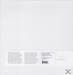 Ein weißes Albumcover mit Text am unteren Rand, einschließlich des AAA-Logos.