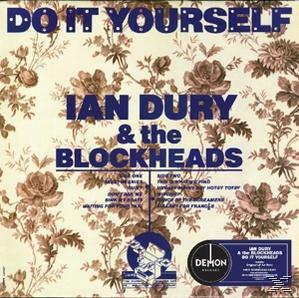 Do It Yourself Albumcover von Ian Dury & The Blockheads. Blumiger Hintergrund. Bandname in Blau.
