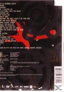 CD-Cover, schwarzer Hintergrund mit rotem Text, Album-Trackliste und eine rote Grafik eines Kreuzes.