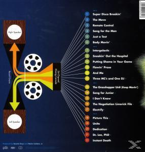 Albumcover mit Titelliste. Es hat Lautsprecher, Rollen und ein Diagramm auf blauem Hintergrund.