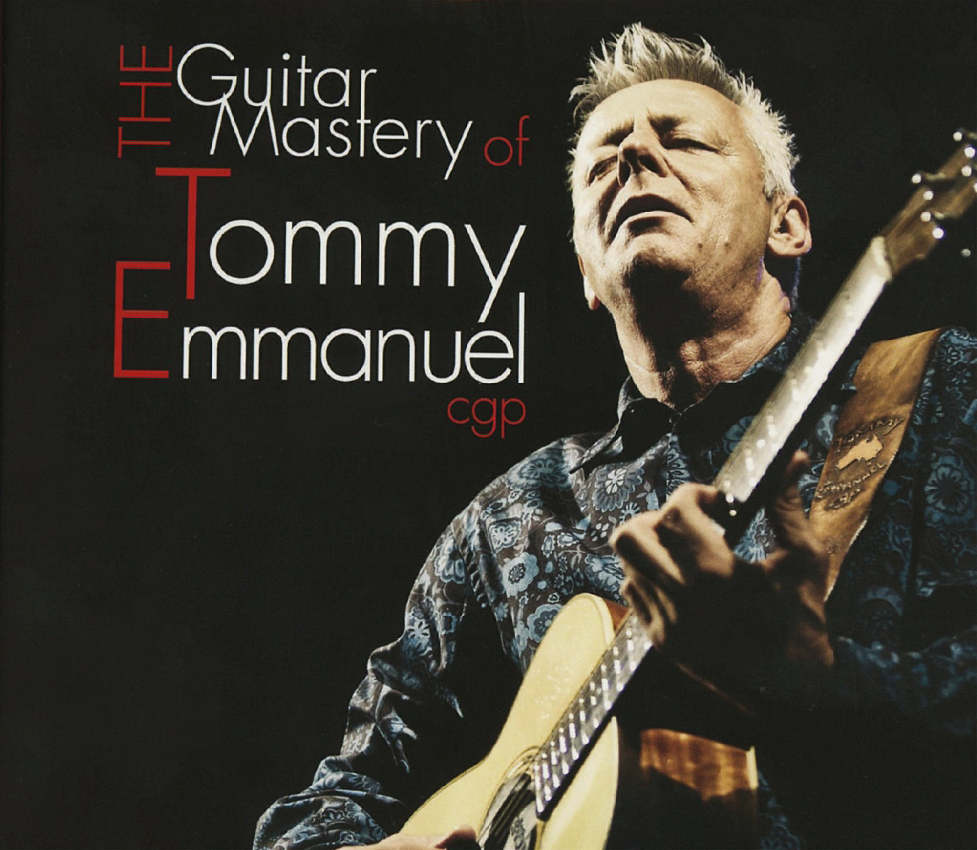 Mann spielt Gitarre, mit Text 'The Guitar Mastery of Tommy Emmanuel' auf der Seite.