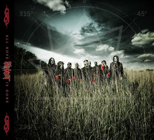 A Slipknot 'All Hope Is Gone' című albumának borítója. A zenekar tagjai magas fűben állnak, felhős égbolt.