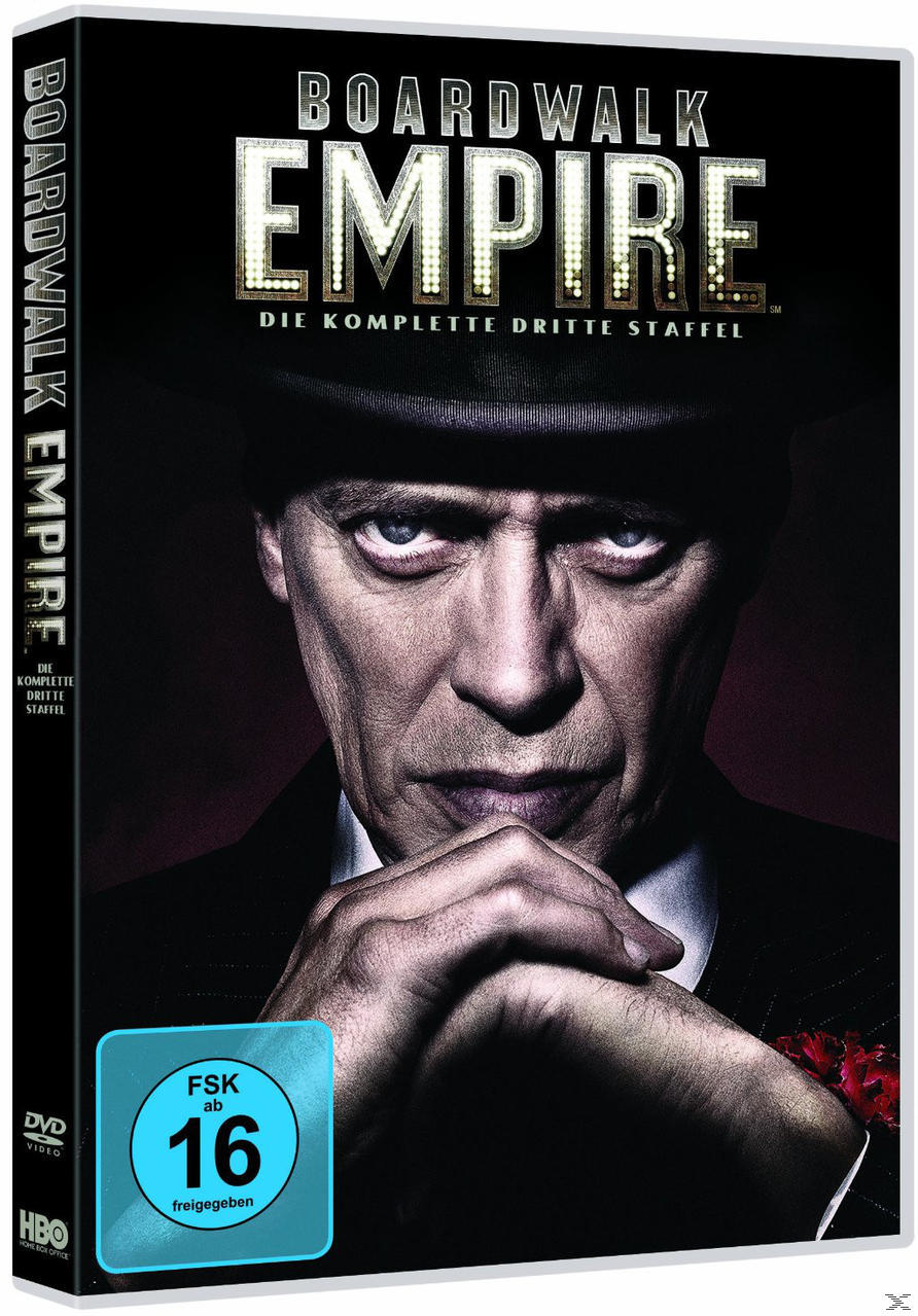 DVD-Cover. Steve Buscemi in schwarzem Hut und Anzug. Text: Boardwalk Empire. Die dritte Staffel.