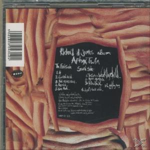 CD-Cover. Eine Tafel mit Titellisten vor einem Hintergrund aus rotbraunen Mustern.