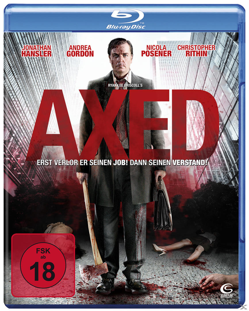 Blu-ray-Cover mit einem Mann, der eine Axt hält. Blut und zwei Leichen liegen am Boden.