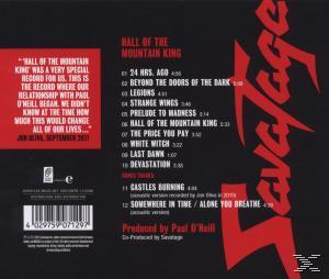CD-Cover, schwarzer Hintergrund mit rotem Text. Titelliste und Künstlername: Savatage. Der Text ist weiß.
