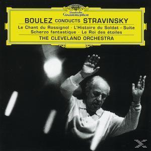 Albumcover mit Pierre Boulez, der Strawinskys Musik mit einem Orchester dirigiert.