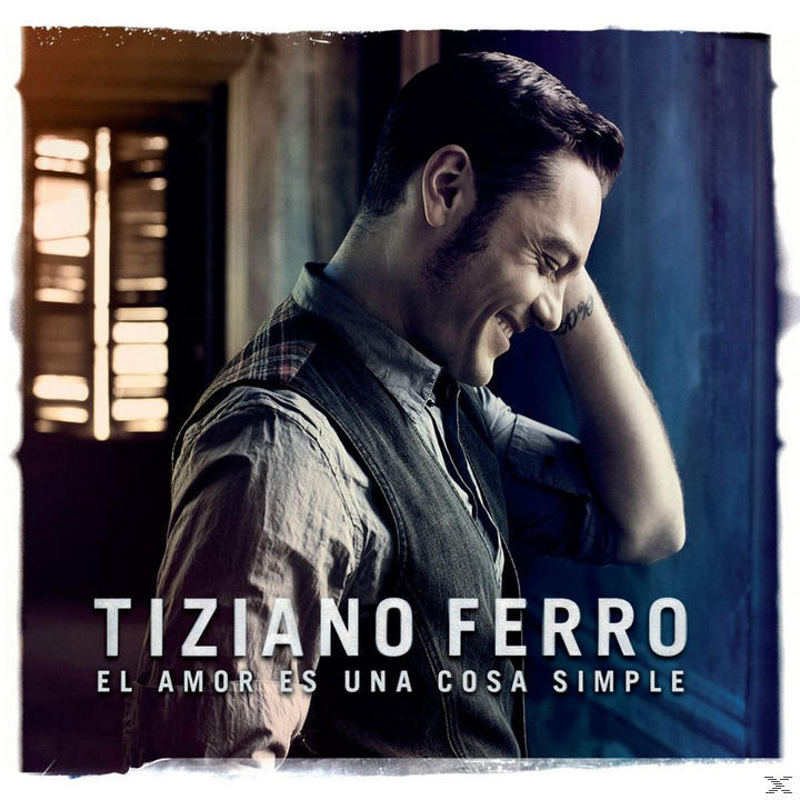 Albumcover, Tiziano Ferro lächelt, Kopf zur Seite. Dunkle Haare, dunkle Weste, kariertes Hemd, Text: 'El Amor es una Cosa Simple'.