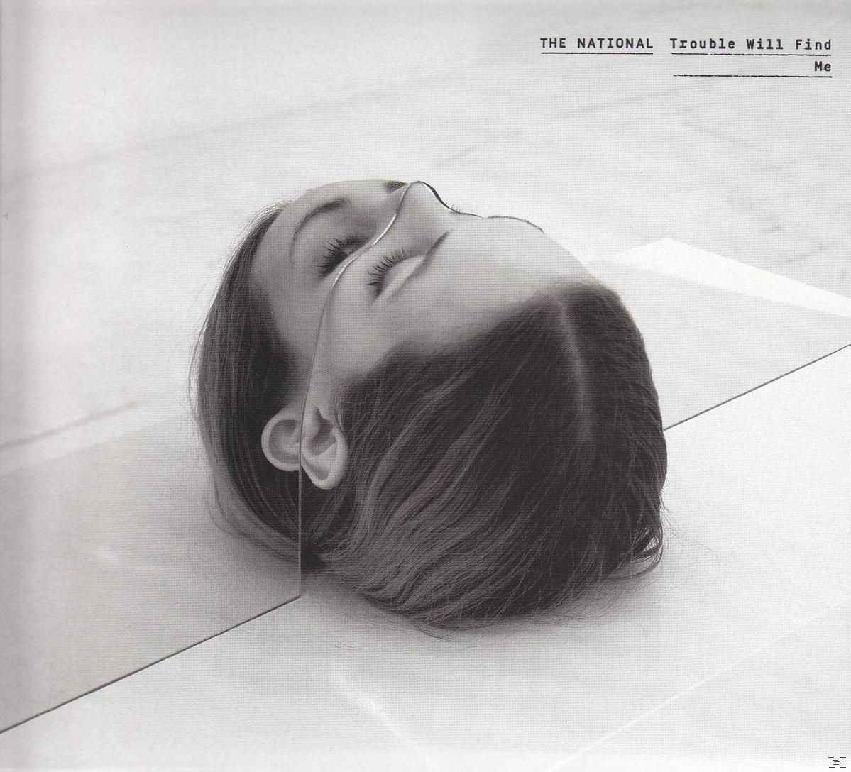 Albumcover mit Kopf im Spiegel. Titel: The National - Trouble Will Find Me. Monochrom.