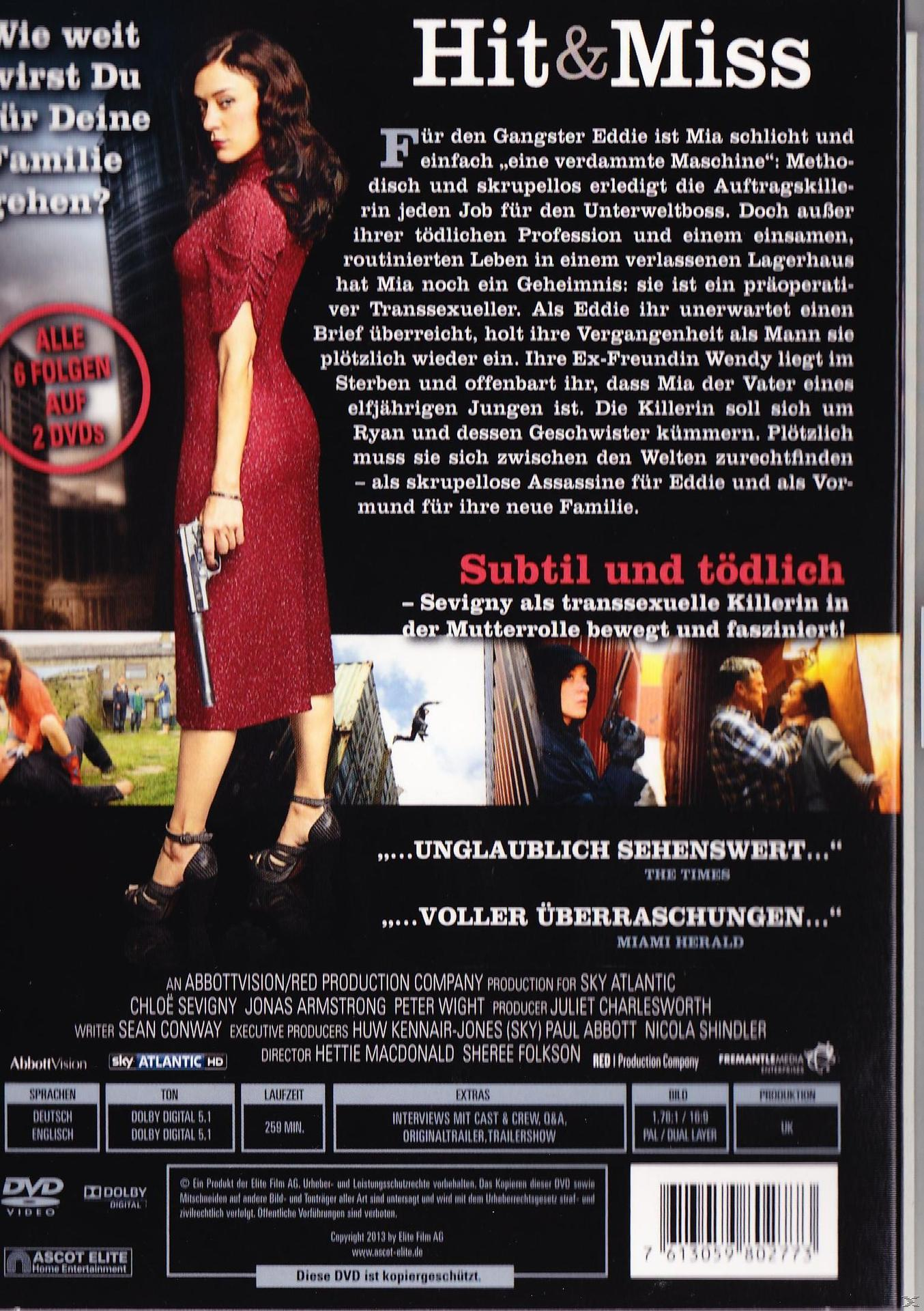 Frau in rotem Kleid hält eine Pistole. Text auf dem Poster. Hintergrund: Text und Bilder aus dem Film.