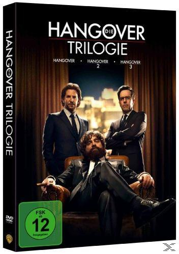 DVD-Hülle mit drei Männern in Anzügen, die den Titel 'Die
Hangover Trilogie' zeigt.