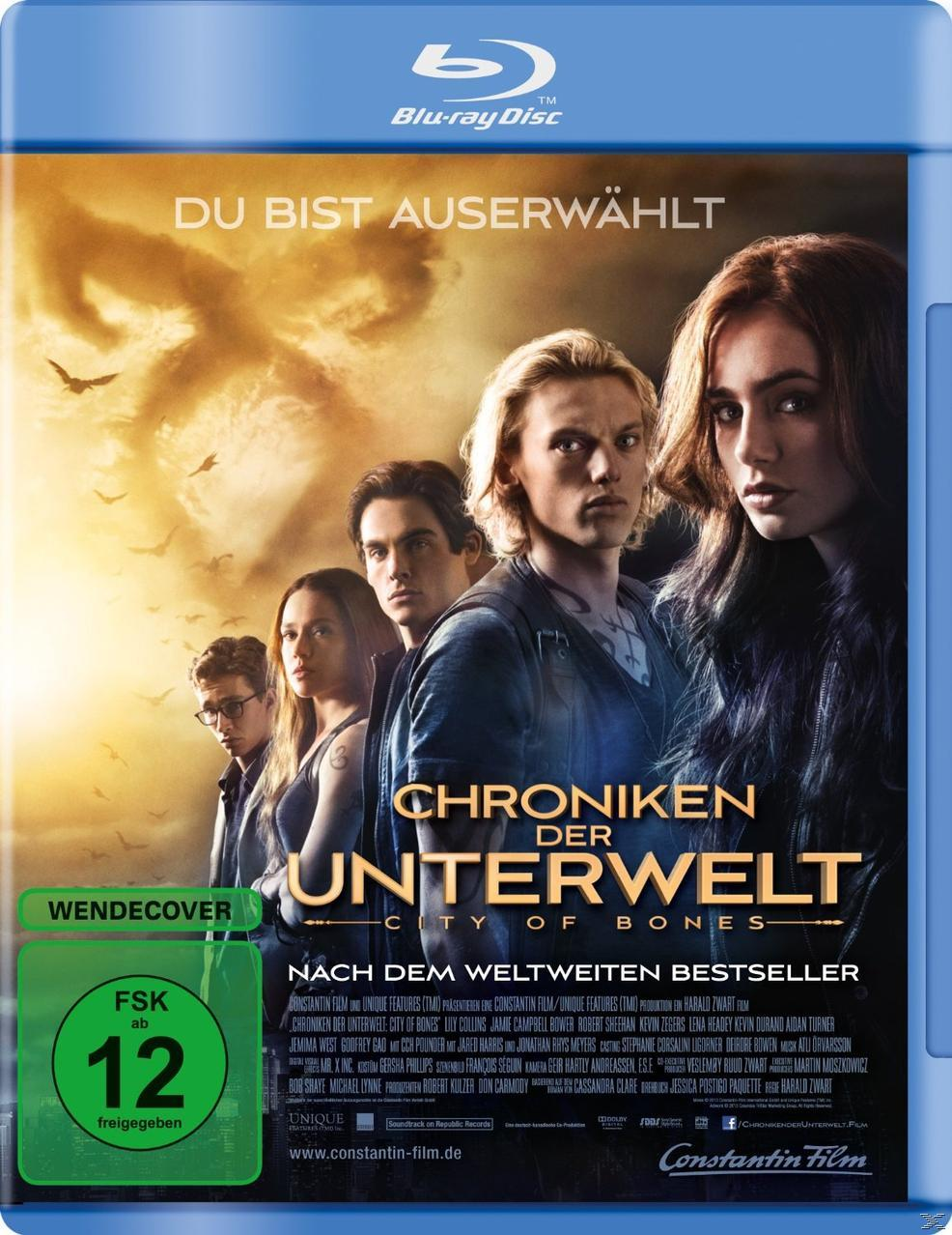 Blu-ray-Filmhülle. Blaue Hülle mit Filmtitel und Schauspielern. Zeigt eine Gruppe von Leuten. Filmcover.