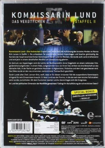 DVD-Cover für die Fernsehserie Kommissarin Lund mit einer Gruppe von Schauspielern. Text ist auf Deutsch.