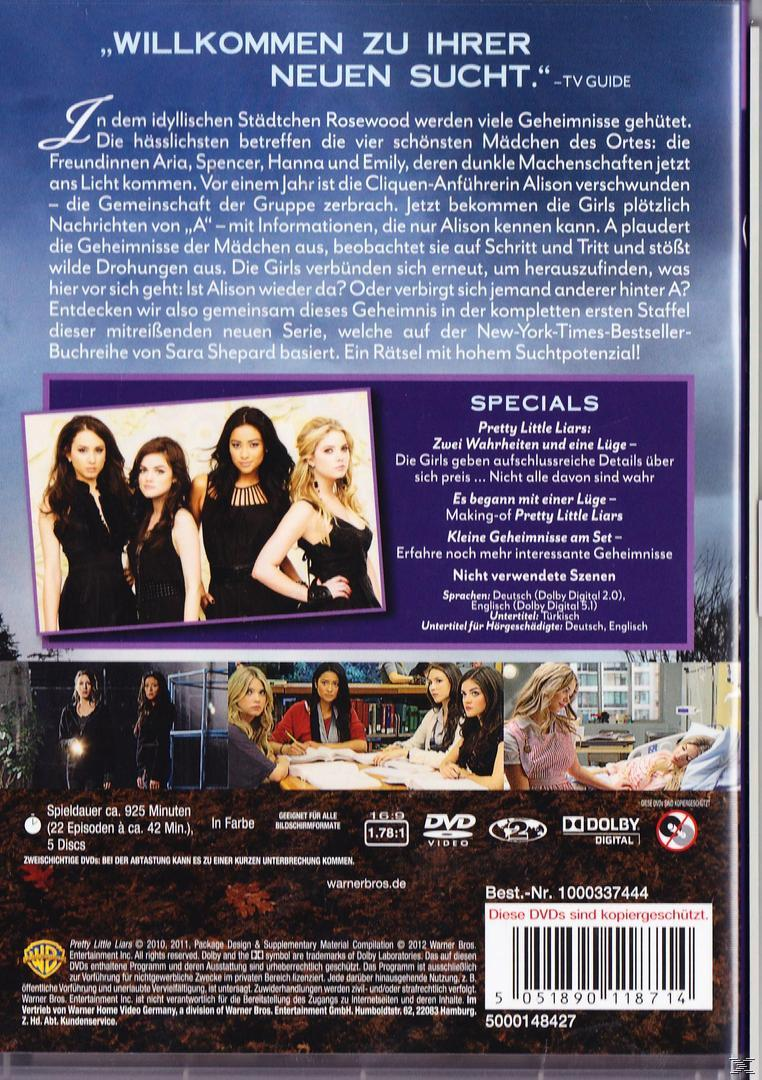 DVD-Rückseite, Pretty Little Liars. Mehrere Frauen in schwarzen Kleidern und Text.