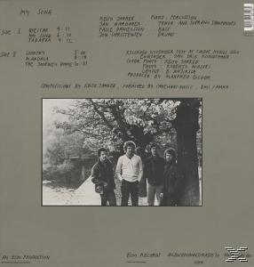 Albumcover: Vier Männer im Quadrat, Tracklist und Credits in Weiß auf schwarzem Grund.