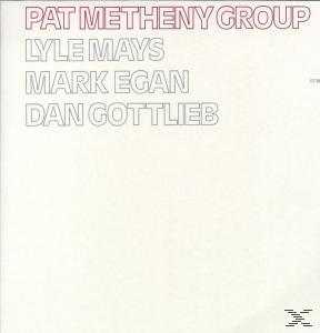 Albumcover: Pat Metheny Group. Text: Lyle Mays, Mark Egan, Dan Gottlieb. Weißer Hintergrund mit Text.