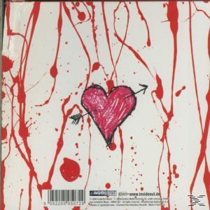 Albumcover mit einem roten Herz, das von einem Pfeil durchbohrt wird. Roter Farbspritzer auf weißem Hintergrund.