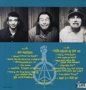 Albumcover: Drei Männer mit verschiedenen Gesichtsausdrücken. Songtitel und ein Logo sind ebenfalls sichtbar.