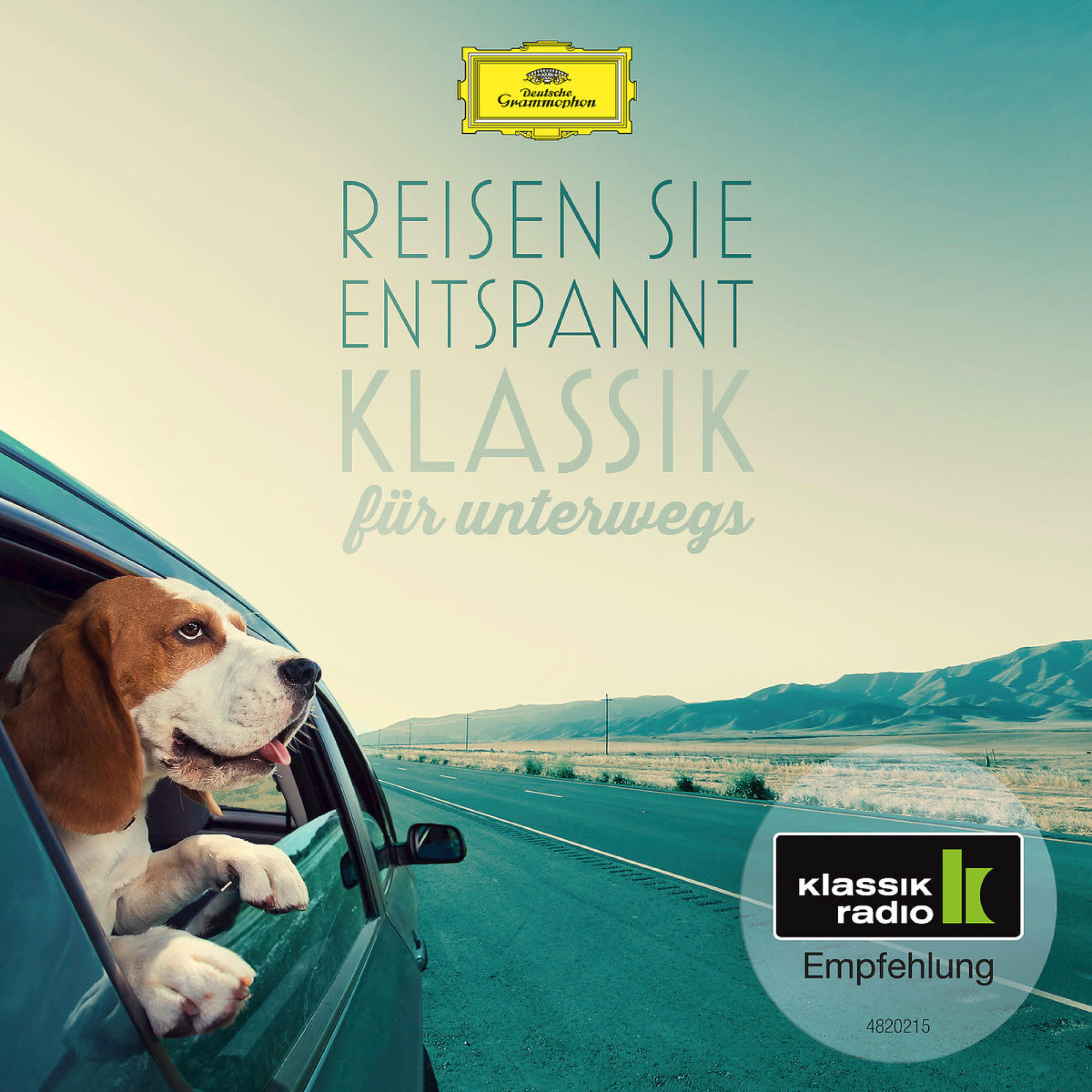 Albumcover: Hund, der aus dem Autofenster schaut. Grünes Auto, malerischer Hintergrund.