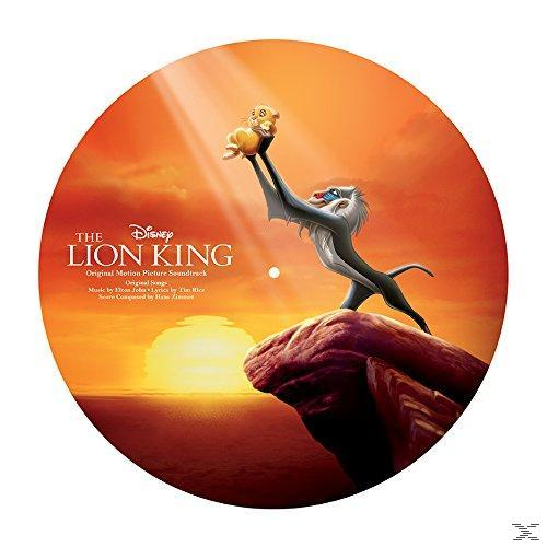 Lion King Albumcover auf einer Schallplatte, Simba von Rafiki hochgehalten. Sonnenuntergang im Hintergrund.