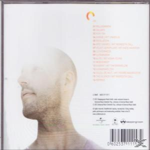 Rückseite der CD-Hülle: Profilbild eines Mannes, Trackliste rechts. Orange und weißer Hintergrund.